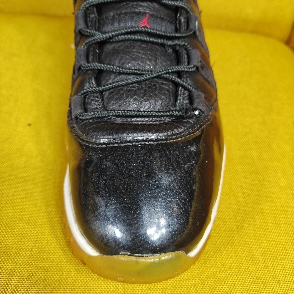 Air Jordan XI Retro Basketball Black White Sneakers Men's Size 10